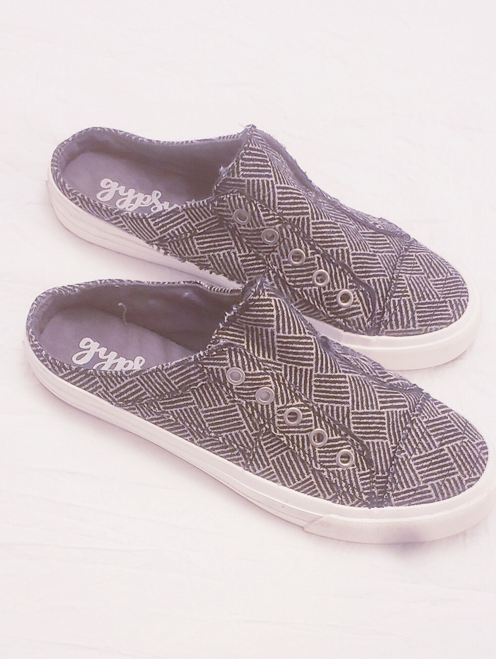 GYPSY JAZZ SLIP-ON SNEAKER